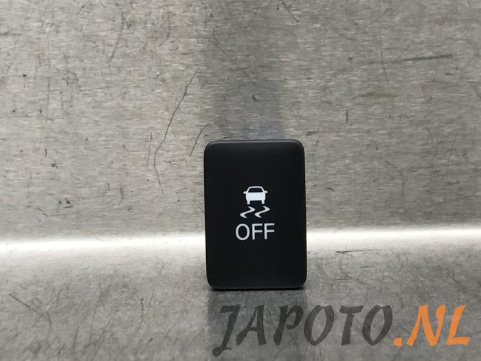 Usados Interruptor ESP Mitsubishi Eclipse Cross (GK/GL) 2.4 16V PHEV 4x4 Precio € 26,20 Norma de margen ofrecido por Japoto Parts B.V.