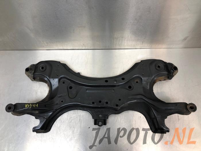 Begagnade Underram Toyota Corolla Verso (R10/11) 2.2 D-4D 16V Pris € 104,95 Marginaltabell erbjuds av Japoto Parts B.V.