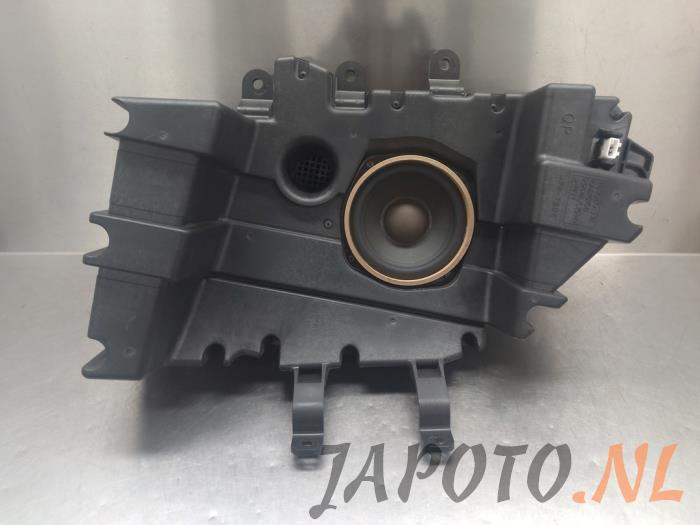 Używane Subwoofer Subaru Tribeca 3.6 24V Cena € 52,45 Procedura marży oferowane przez Japoto Parts B.V.