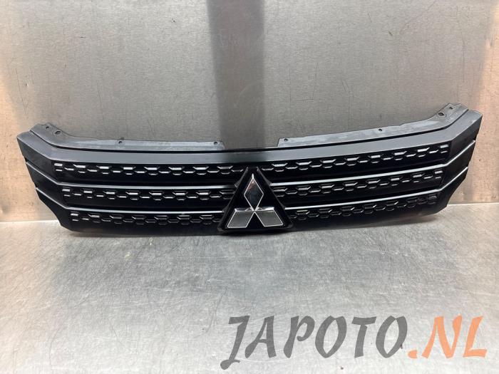 Używane Grill Mitsubishi Eclipse Cross (GK/GL) 2.4 16V PHEV 4x4 Cena € 209,95 Procedura marży oferowane przez Japoto Parts B.V.