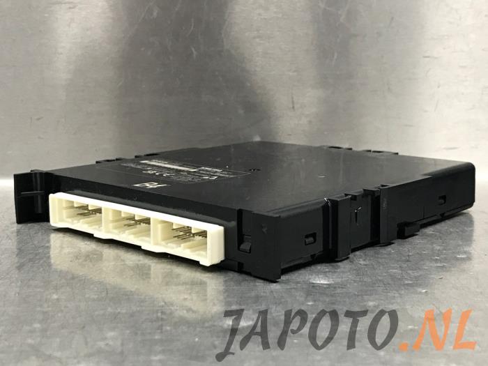 Used Smart entry computer Toyota Yaris IV (P21/PA1/PH1) 1.5 12V Hybrid 115 Price € 104,95 Margin scheme offered by Japoto Parts B.V.