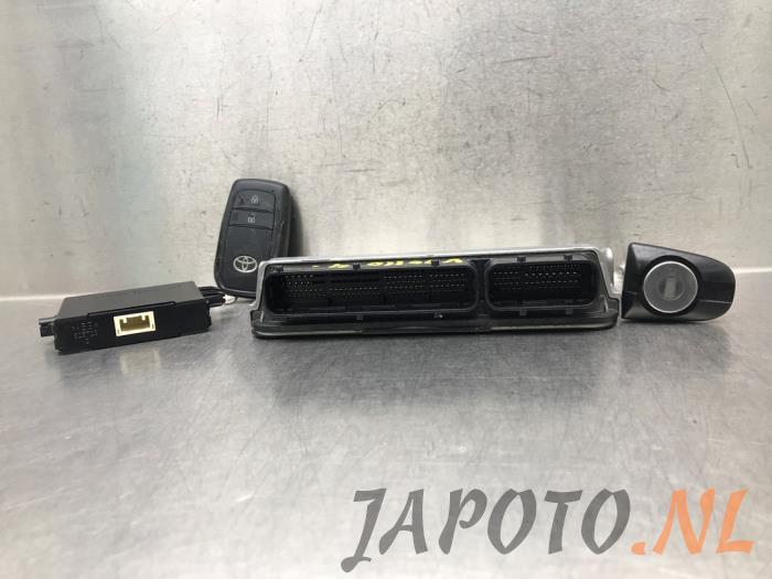 Used Ignition lock + computer Toyota Yaris IV (P21/PA1/PH1) 1.5 12V Hybrid 115 Price € 314,95 Margin scheme offered by Japoto Parts B.V.