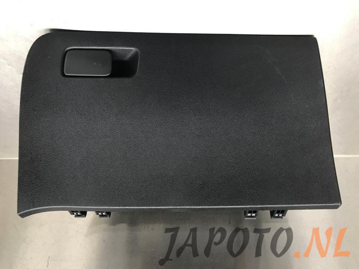 Begagnade Handskfack Hyundai i20 (GBB) 1.2i 16V Pris € 31,45 Marginaltabell erbjuds av Japoto Parts B.V.