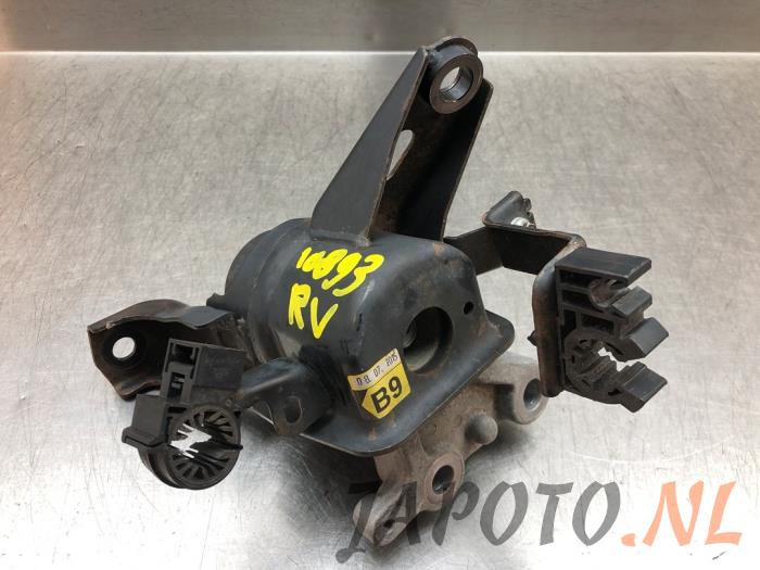 Used Engine mount Toyota Auris (E18) 1.8 16V Hybrid Price € 31,49 Margin scheme offered by Japoto Parts B.V.