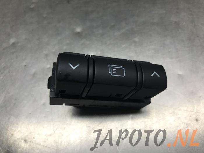 Używane Przelacznik (rózne) Mitsubishi Eclipse Cross (GK/GL) 2.4 16V PHEV 4x4 Cena € 26,20 Procedura marży oferowane przez Japoto Parts B.V.