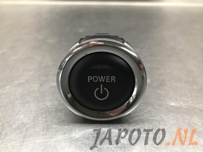 Usagé Commande start/stop Mitsubishi Eclipse Cross (GK/GL) 2.4 16V PHEV 4x4 Prix € 26,20 Règlement à la marge proposé par Japoto Parts B.V.