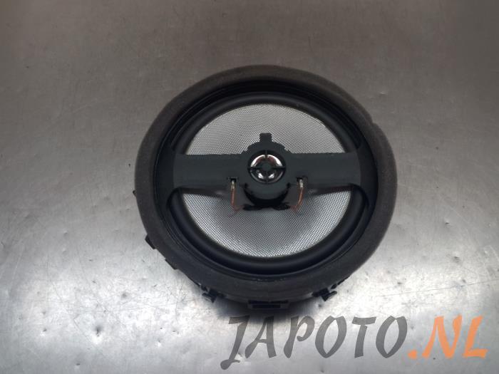 Używane Glosnik Mitsubishi Eclipse Cross (GK/GL) 2.4 16V PHEV 4x4 Cena € 26,20 Procedura marży oferowane przez Japoto Parts B.V.