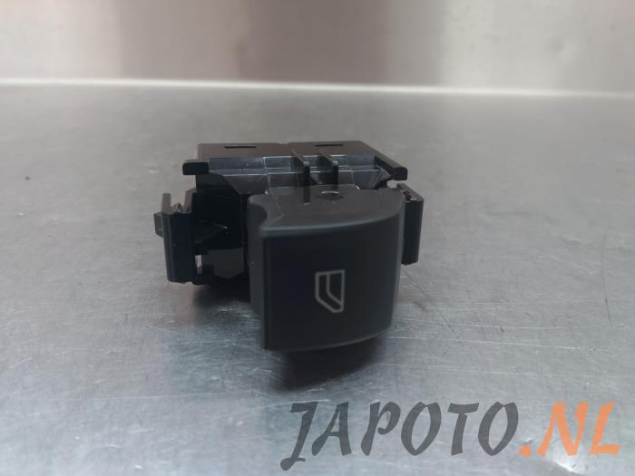 Usados Interruptor de ventanilla eléctrica Mitsubishi Eclipse Cross (GK/GL) 2.4 16V PHEV 4x4 Precio € 20,99 Norma de margen ofrecido por Japoto Parts B.V.