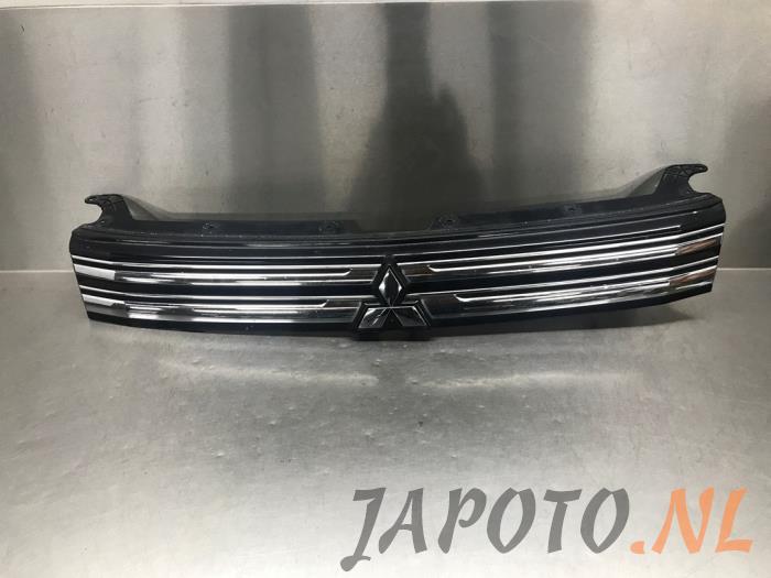 Używane Grill Mitsubishi Outlander (GF/GG) 2.0 16V PHEV 4x4 Cena € 104,95 Procedura marży oferowane przez Japoto Parts B.V.