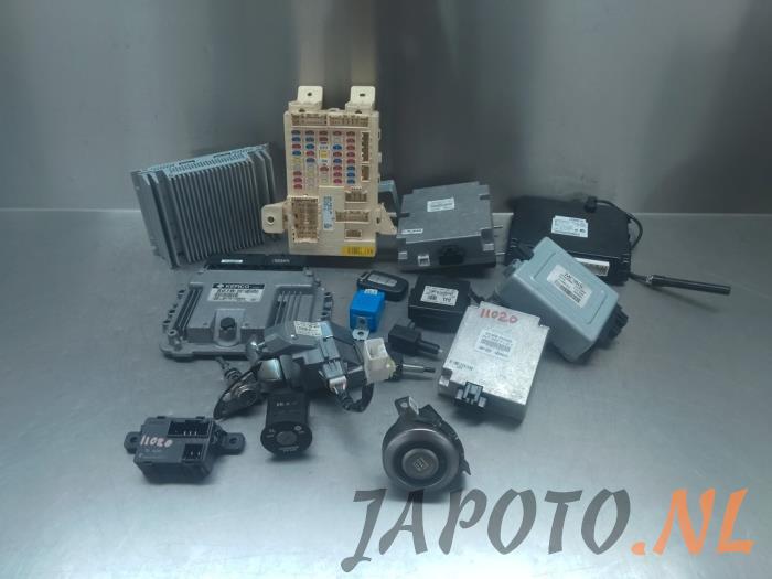 Used Ignition lock + computer Hyundai Veloster 1.6 GDI 16V Price € 262,45 Margin scheme offered by Japoto Parts B.V.