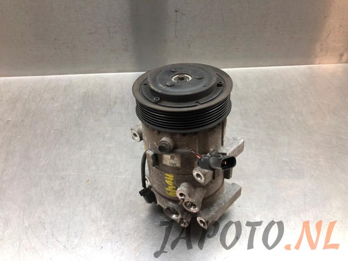 Usagé Compresseur de clim Hyundai i20 (GBB) 1.2i 16V Prix € 157,49 Règlement à la marge proposé par Japoto Parts B.V.