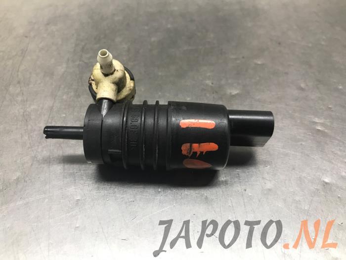 Używane Pompa spryskiwacza przód Honda Civic Tourer (FK) 1.6 i-DTEC Advanced 16V Cena € 20,95 Procedura marży oferowane przez Japoto Parts B.V.