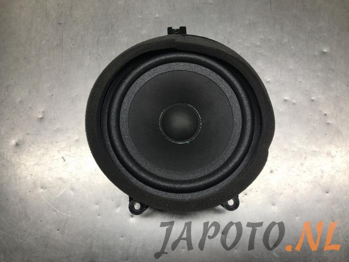 Używane Glosnik Lynk &amp; Co 01 1.5 PHEV Cena € 26,20 Procedura marży oferowane przez Japoto Parts B.V.