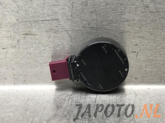 Begagnade Regnsensor Lynk &amp; Co 01 1.5 PHEV Pris € 26,20 Marginaltabell erbjuds av Japoto Parts B.V.