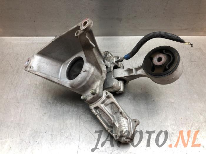 Used Engine mount Honda Civic (FK/FN) 2.0i Type R VTEC 16V Price € 52,45 Margin scheme offered by Japoto Parts B.V.