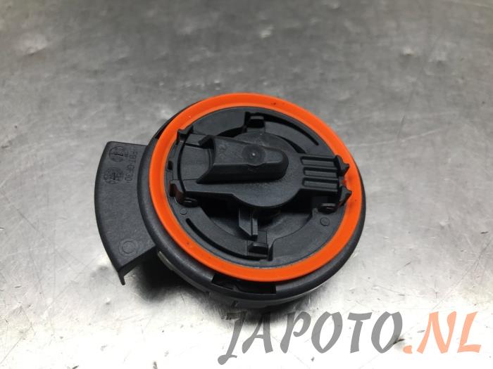 Begagnade Airbagsensor Lexus LBX 1.5 Hybrid 2WD Pris € 26,20 Marginaltabell erbjuds av Japoto Parts B.V.