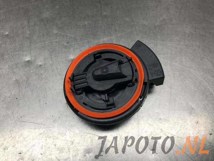 Begagnade Airbagsensor Lexus LBX 1.5 Hybrid 2WD Pris € 26,20 Marginaltabell erbjuds av Japoto Parts B.V.