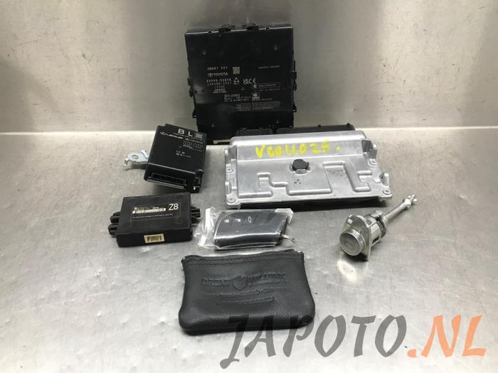 Used Ignition lock + computer Lexus LBX 1.5 Hybrid 2WD Price € 367,45 Margin scheme offered by Japoto Parts B.V.