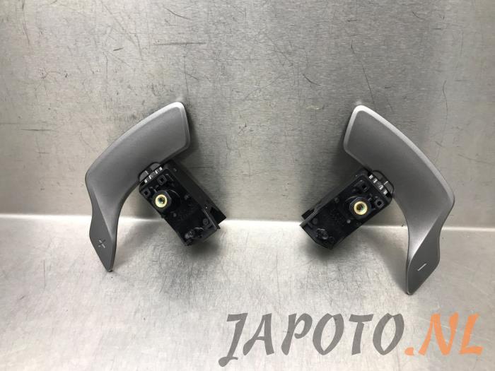 Usagé Kit manettes de commande Lexus LBX 1.5 Hybrid 2WD Prix € 52,45 Règlement à la marge proposé par Japoto Parts B.V.