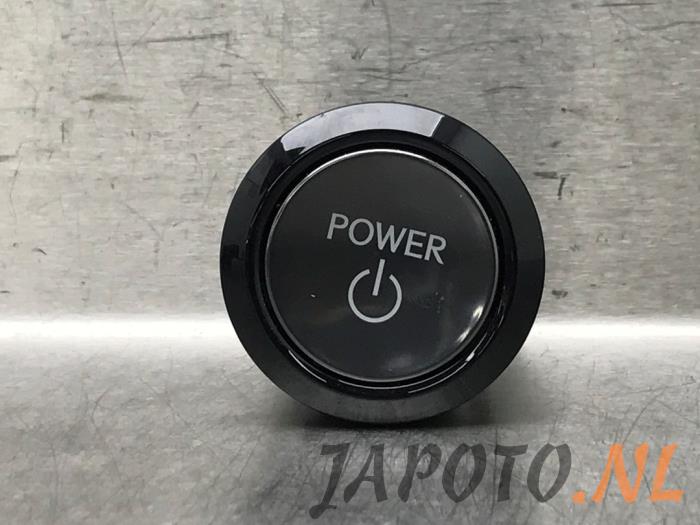 Usagé Commande start/stop Lexus LBX 1.5 Hybrid 2WD Prix € 26,20 Règlement à la marge proposé par Japoto Parts B.V.