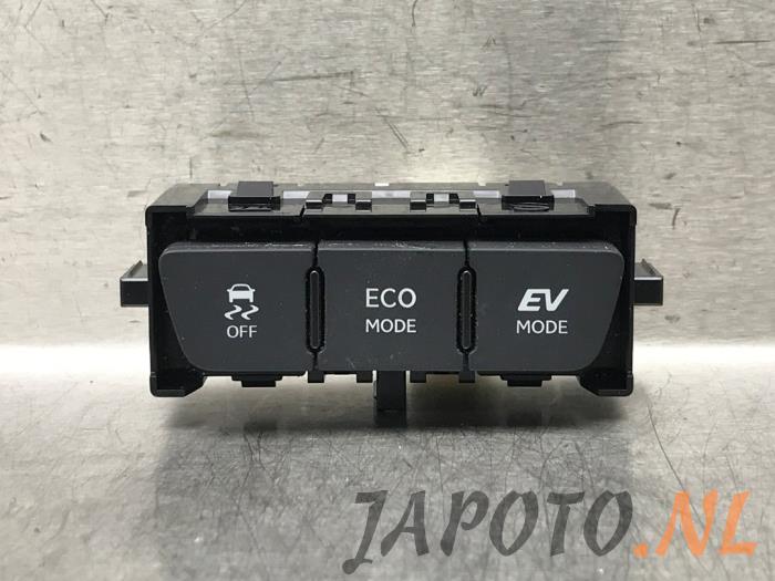 Usados Interruptor ASR Lexus LBX 1.5 Hybrid 2WD Precio € 26,20 Norma de margen ofrecido por Japoto Parts B.V.
