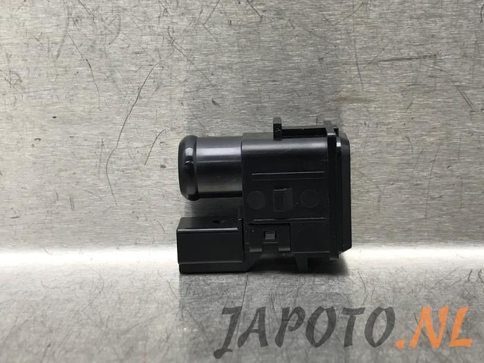 Begagnade Innetemperatursensor Lexus LBX 1.5 Hybrid 2WD Pris € 15,70 Marginaltabell erbjuds av Japoto Parts B.V.