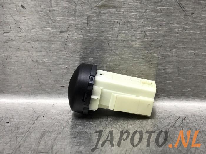 Begagnade Ljussensor Lexus LBX 1.5 Hybrid 2WD Pris € 26,20 Marginaltabell erbjuds av Japoto Parts B.V.