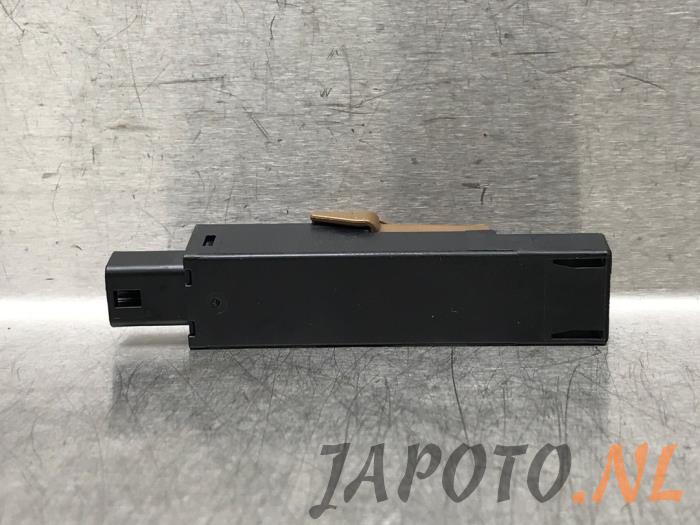 Używane Keyless Entry-Antena Lexus LBX 1.5 Hybrid 2WD Cena € 20,95 Procedura marży oferowane przez Japoto Parts B.V.