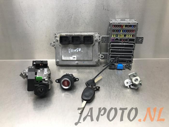 Used Ignition lock + computer Honda Civic (FK/FN) 2.0i Type R VTEC 16V Price € 262,45 Margin scheme offered by Japoto Parts B.V.