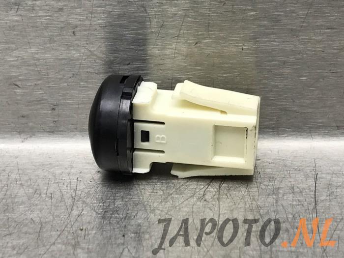 Begagnade Ljussensor Toyota Corolla (E21/EA1/EH1) 1.8 16V Hybrid Pris € 26,24 Marginaltabell erbjuds av Japoto Parts B.V.
