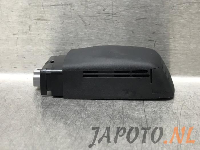 Begagnade Regnsensor Toyota Corolla (E21/EA1/EH1) 1.8 16V Hybrid Pris € 26,25 Marginaltabell erbjuds av Japoto Parts B.V.