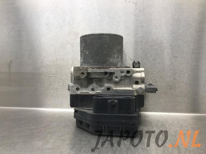 Usagé Bloc ABS Mazda 6 SportBreak (GJ/GH/GL) 2.2 SkyActiv-D 175 16V Prix € 104,95 Règlement à la marge proposé par Japoto Parts B.V.