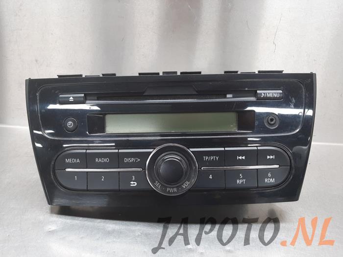 Używane Radioodtwarzacz CD Mitsubishi Space Star (A0) 1.0 12V Cena € 41,95 Procedura marży oferowane przez Japoto Parts B.V.