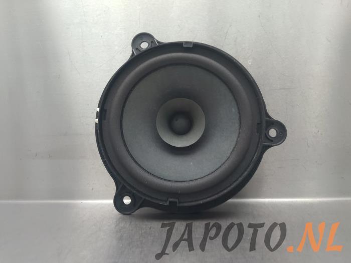 Używane Glosnik Nissan Leaf (ZE0) Leaf Cena € 20,95 Procedura marży oferowane przez Japoto Parts B.V.