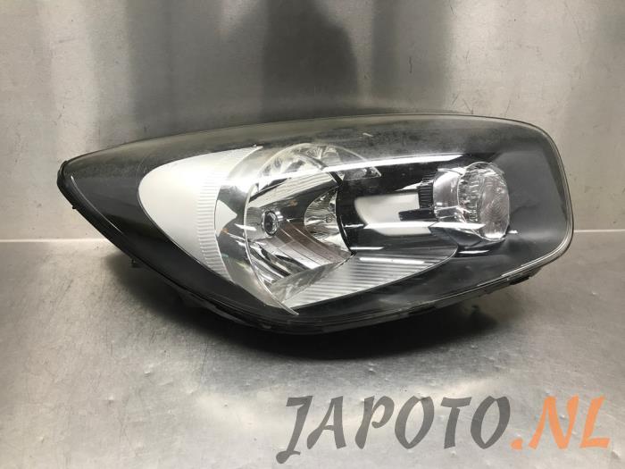 Używane Reflektor prawy Kia Picanto (TA) 1.0 12V Cena € 99,75 Procedura marży oferowane przez Japoto Parts B.V.