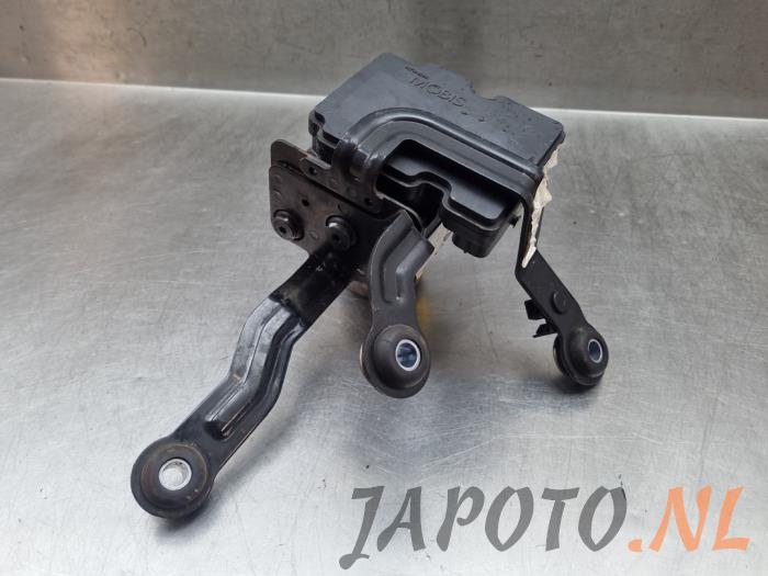 Używane Pompa ABS Hyundai iX20 (JC) 1.6i 16V Cena € 78,70 Procedura marży oferowane przez Japoto Parts B.V.