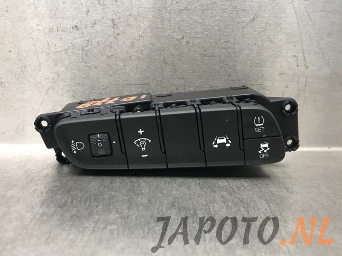 Używane Przelacznik ASR Hyundai i30 (PDEB5/PDEBB/PDEBD/PDEBE) Cena € 26,20 Procedura marży oferowane przez Japoto Parts B.V.