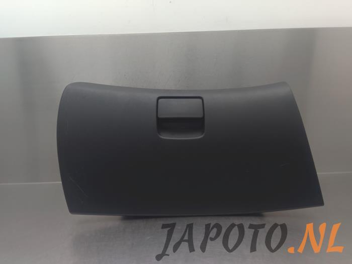 Begagnade Handskfack Kia Pro cee'd (EDB3) 1.4 CVVT 16V Pris € 36,70 Marginaltabell erbjuds av Japoto Parts B.V.