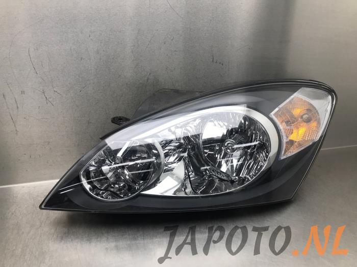 Używane Reflektor lewy Kia Pro cee'd (EDB3) 1.4 CVVT 16V Cena € 104,99 Procedura marży oferowane przez Japoto Parts B.V.
