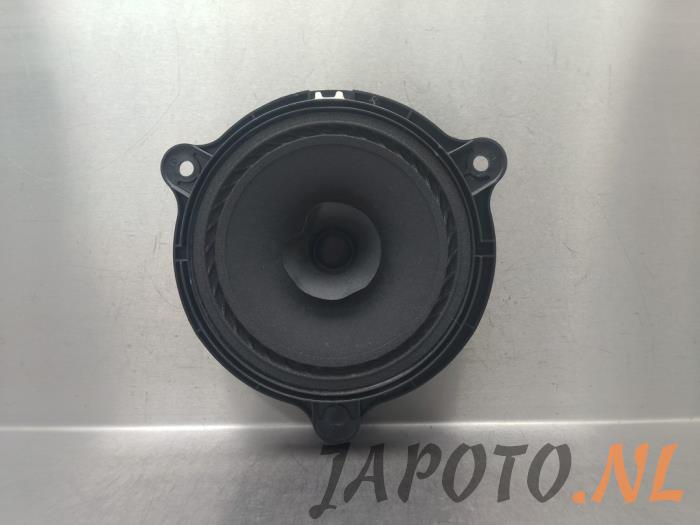 Używane Glosnik Nissan Juke (F15) 1.6 16V Cena € 26,24 Procedura marży oferowane przez Japoto Parts B.V.