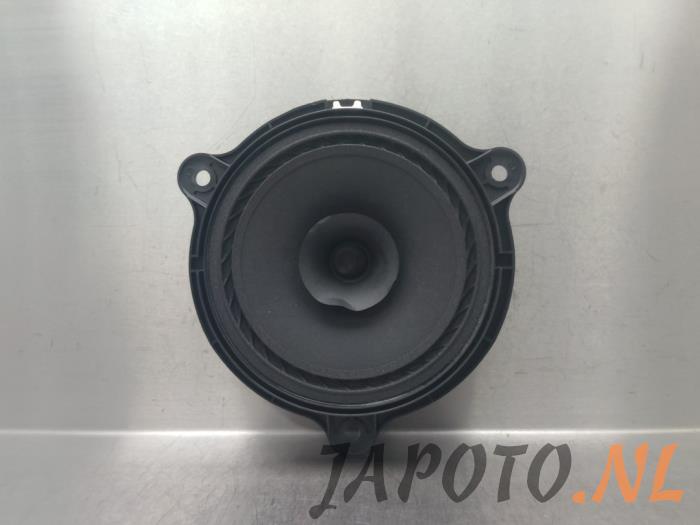 Używane Glosnik Nissan Juke (F15) 1.6 16V Cena € 26,24 Procedura marży oferowane przez Japoto Parts B.V.