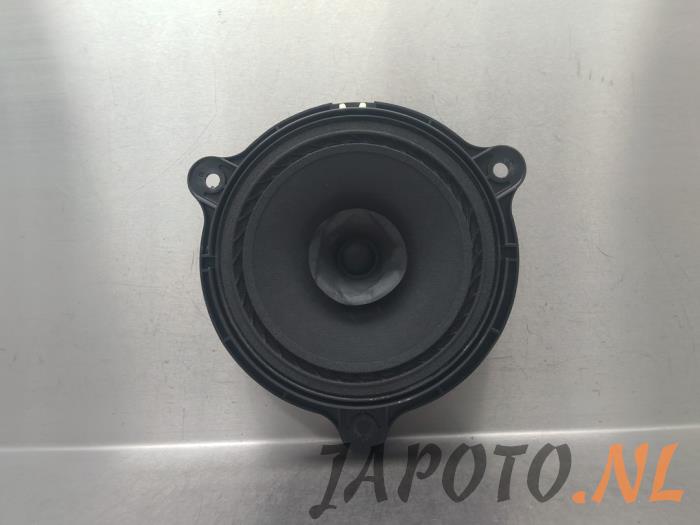 Używane Glosnik Nissan Juke (F15) 1.6 16V Cena € 26,24 Procedura marży oferowane przez Japoto Parts B.V.