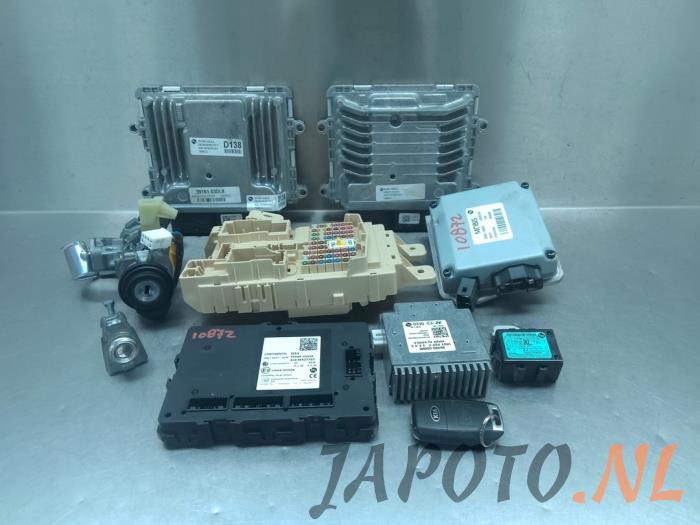 Used Ignition lock + computer Kia Niro I (DE) 1.6 GDI Hybrid Price € 208,95 Margin scheme offered by Japoto Parts B.V.