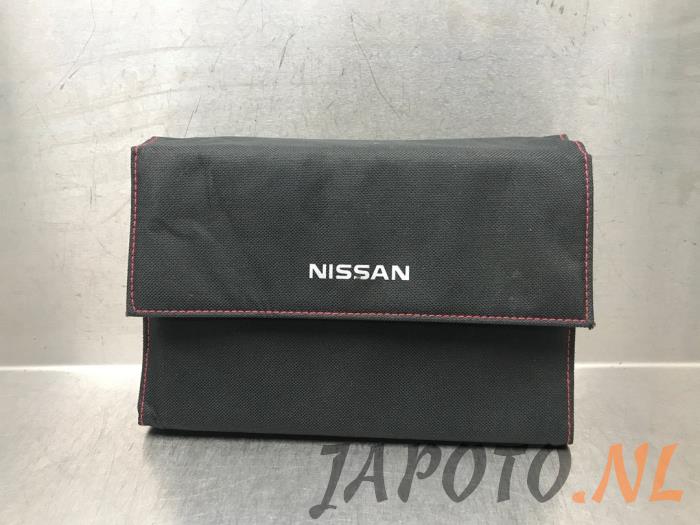 Używane Instrukcja Nissan Leaf (ZE1) 39/40kWh Cena € 31,45 Procedura marży oferowane przez Japoto Parts B.V.