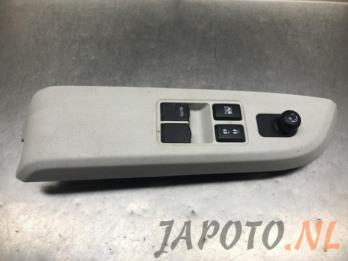 Usados Interruptor combinado de ventanillas Suzuki Ignis (MF) 1.2 Dual Jet 16V Precio € 52,45 Norma de margen ofrecido por Japoto Parts B.V.