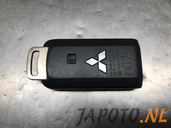 Begagnade Nyckel Mitsubishi Outlander (GF/GG) 2.0 16V PHEV 4x4 Pris € 26,20 Marginaltabell erbjuds av Japoto Parts B.V.