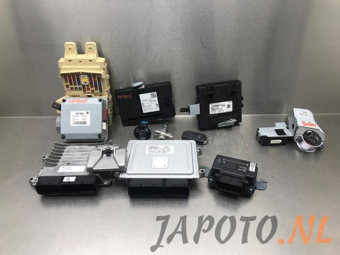 Used Ignition lock + computer Kia Niro I (DE) 1.6 GDI PHEV Price € 208,95 Margin scheme offered by Japoto Parts B.V.