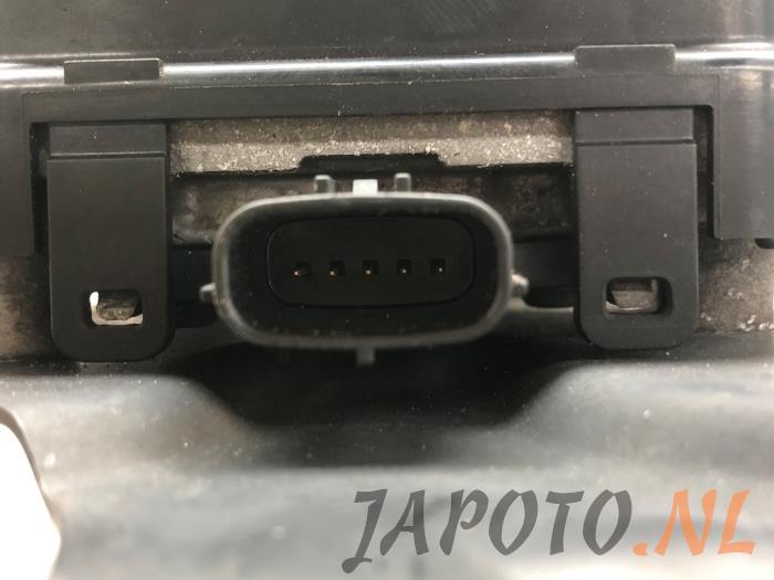 Radarsensor från en Mazda CX-3 (DJ/DK) 1.5 Skyactiv D 105 16V 2015