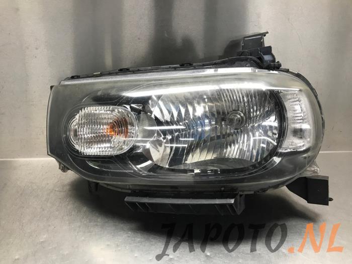 Używane Reflektor lewy Nissan Cube (Z12) 1.6 16V Cena € 157,45 Procedura marży oferowane przez Japoto Parts B.V.