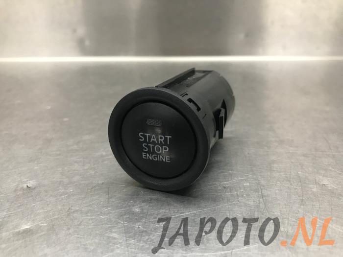 Używane Przelacznik Start/Stop Mazda 3 (BM/BN) 2.2 SkyActiv-D 150 16V Cena € 20,95 Procedura marży oferowane przez Japoto Parts B.V.